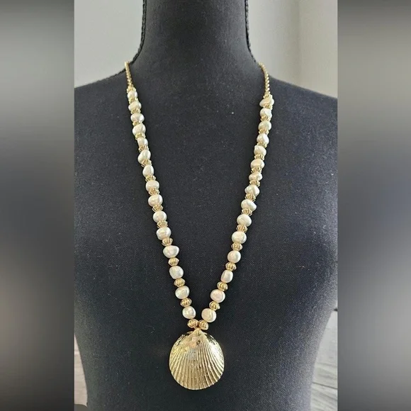 NWT Talbots Seashell Necklace - Picture 6 of 11